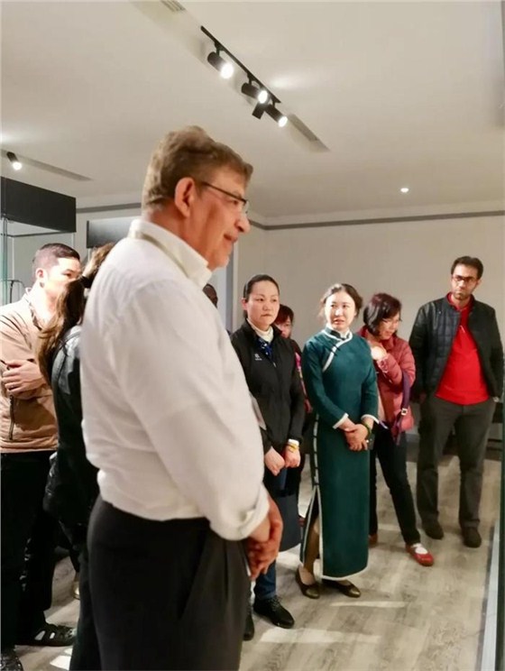 領導參觀盛風蘇扇 領導參觀盛風蘇扇