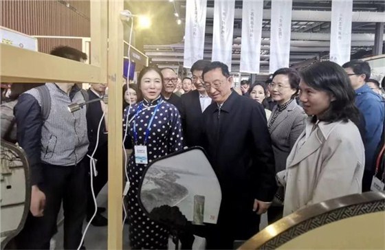 國家文化和旅游部部長雒樹剛,江蘇省委常委、宣傳部長王燕文,蘇州市委常委、宣傳部長金潔等參觀 國家文化和旅游部部長雒樹剛,江蘇省委常委、宣傳部長王燕文,蘇州市委常委、宣傳部長金潔等參觀