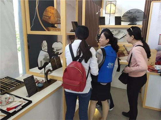 文 創 蘇 扇 展 示