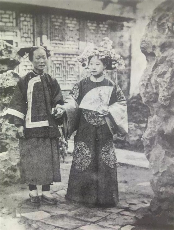 古代執(zhí)扇畫像