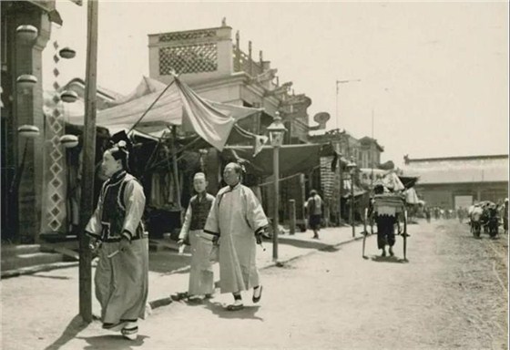 古代執(zhí)扇畫像