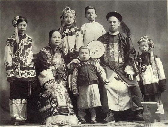 古代執(zhí)扇畫像