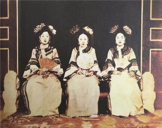 古代執(zhí)扇畫像