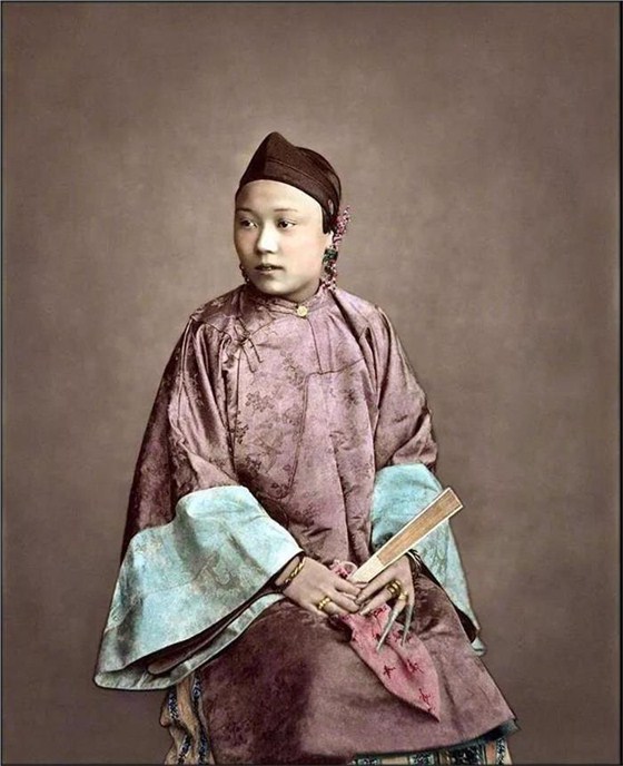 古代執(zhí)扇畫像