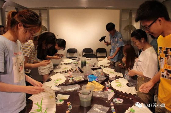 大家學(xué)習(xí)制作蘇扇 大家學(xué)習(xí)制作蘇扇