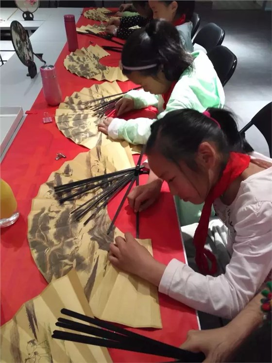 走進(jìn)盛風(fēng)文化 體驗(yàn)蘇扇非遺 走進(jìn)盛風(fēng)文化 體驗(yàn)蘇扇非遺