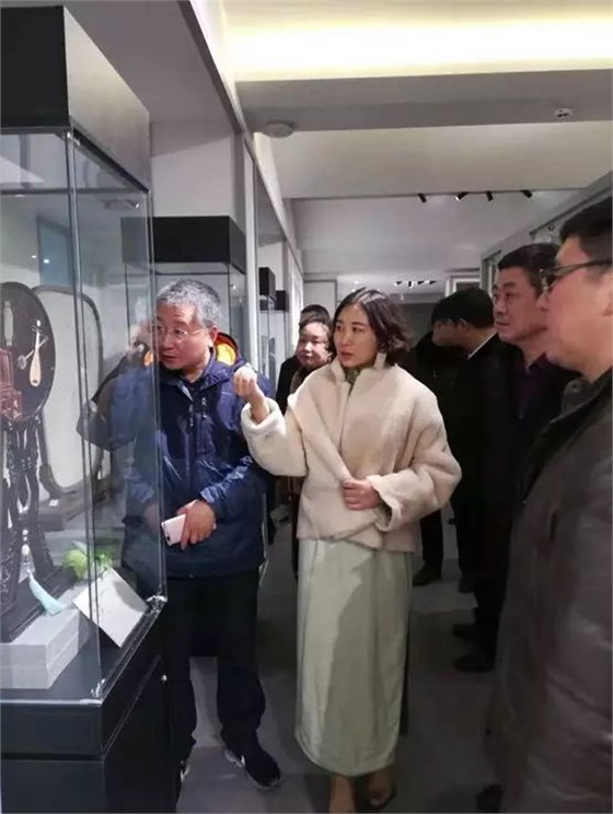 國制扇工藝大師、盛風蘇扇藝術館主理人、江蘇省鄉土人才“三帶”能手盛春全程陪同調研