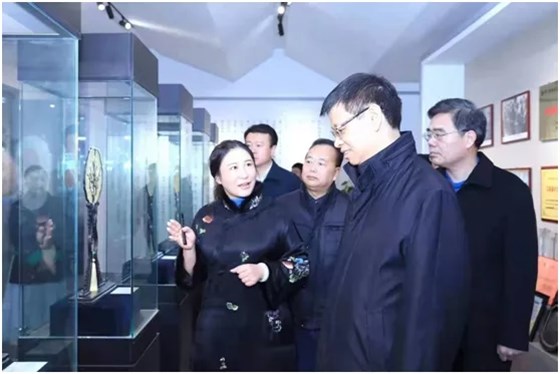 省委常委、市委書(shū)記許昆林調(diào)研蘇州盛風(fēng)文化創(chuàng)意發(fā)展有限公司 省委常委、市委書(shū)記許昆林調(diào)研蘇州盛風(fēng)文化創(chuàng)意發(fā)展有限公司