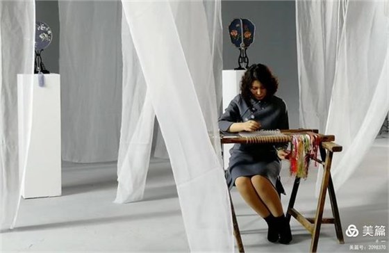 “非遺”傳承人盛春女士工作寫