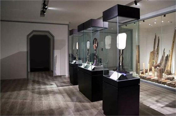 【蘇州市盛風蘇扇藝術館展出的蘇扇】 【蘇州市盛風蘇扇藝術館展出的蘇扇】