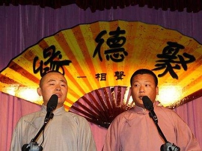 相聲表演中人物的用扇之道