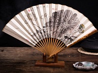 貴重折扇欣賞時要注意什么？