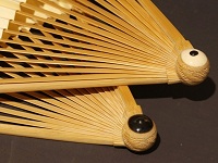 如何通過(guò)看圖片中小骨判斷扇子好壞？