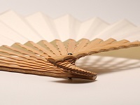 木質扇子好還是竹質扇子好？