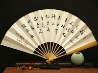在折扇上題字的技巧