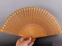 檀香木扇子的雕刻技藝