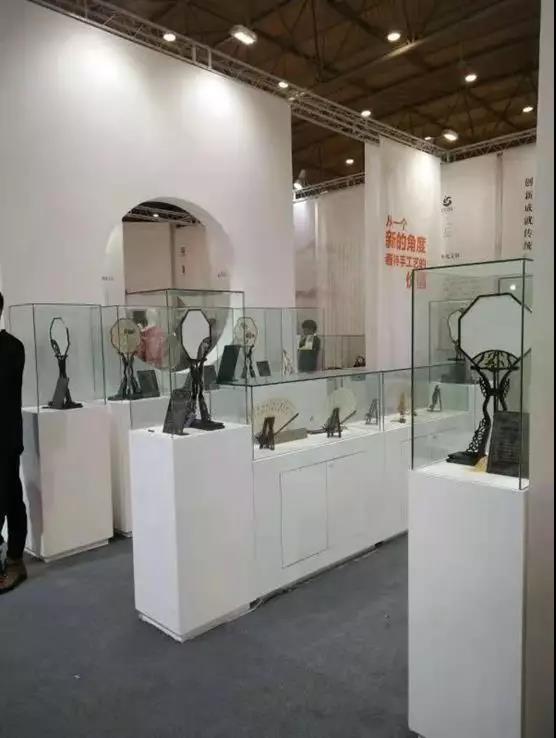 盛風(fēng)蘇扇于第五屆成都創(chuàng)意設(shè)計(jì)周驚艷亮相6