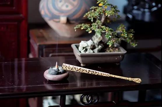 一扇動(dòng)，而香風(fēng)生