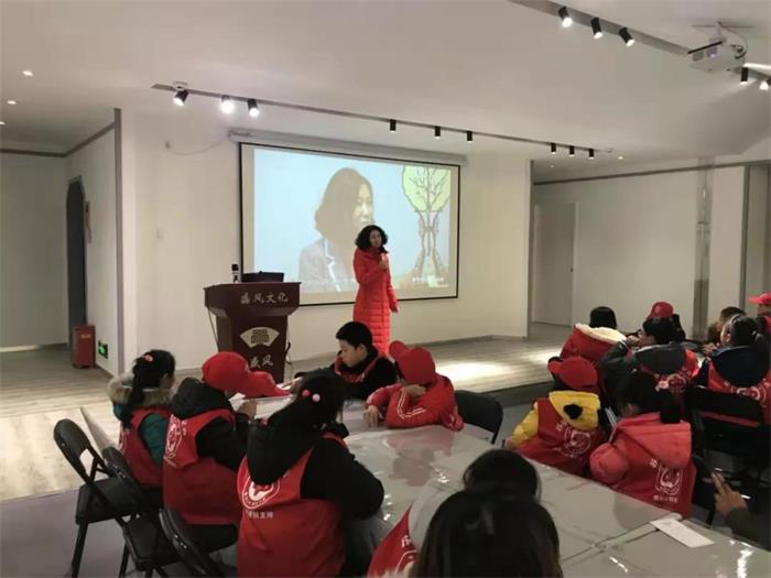 盛風蘇扇創始人盛春老師講解相關蘇扇知識