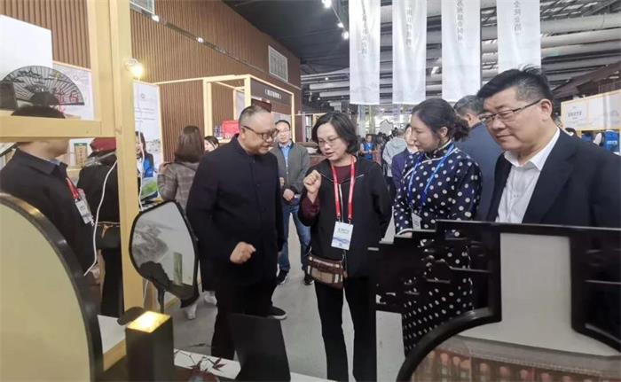 國家文化和旅游部部長雒樹剛,江蘇省委常委、宣傳部長王燕文,蘇州市委常委、宣傳部長金潔等參觀 國家文化和旅游部部長雒樹剛,江蘇省委常委、宣傳部長王燕文,蘇州市委常委、宣傳部長金潔等參觀