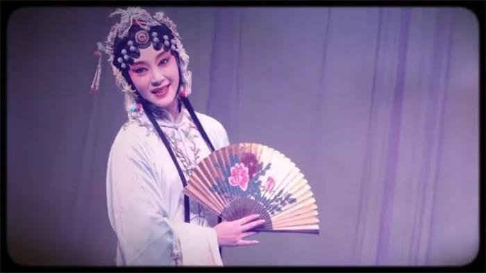 以戲傳情·以扇感人