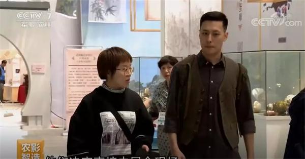 上海大學美術學院研究生小柴和小陳