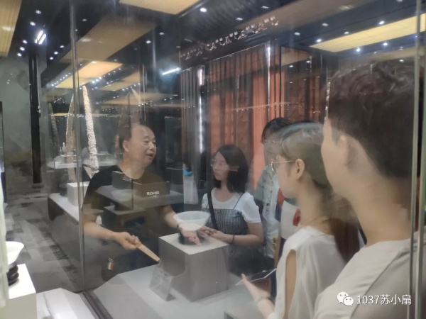 邢老師講解博物館歷史與價值