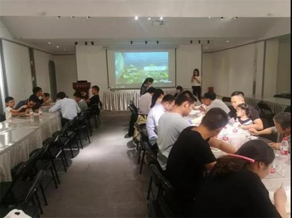 “喜迎國慶至‘扇’行，翰墨繪鑄軍民情”親子研學活動