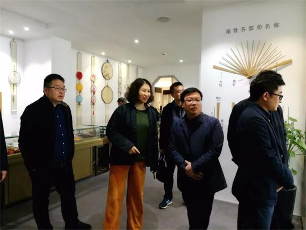 盛春老師帶領參觀盛風蘇扇藝術館