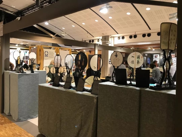 蘇式生活遇上浪漫之都？看蘇扇如何虜獲巴黎芳心