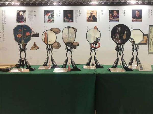 作品《慢生活》、《夏》、《花戲蝶》