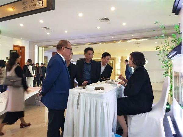 盛春老師進行了親切的交流