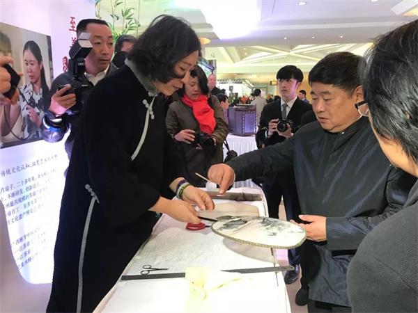 盛春老師進行了親切的交流