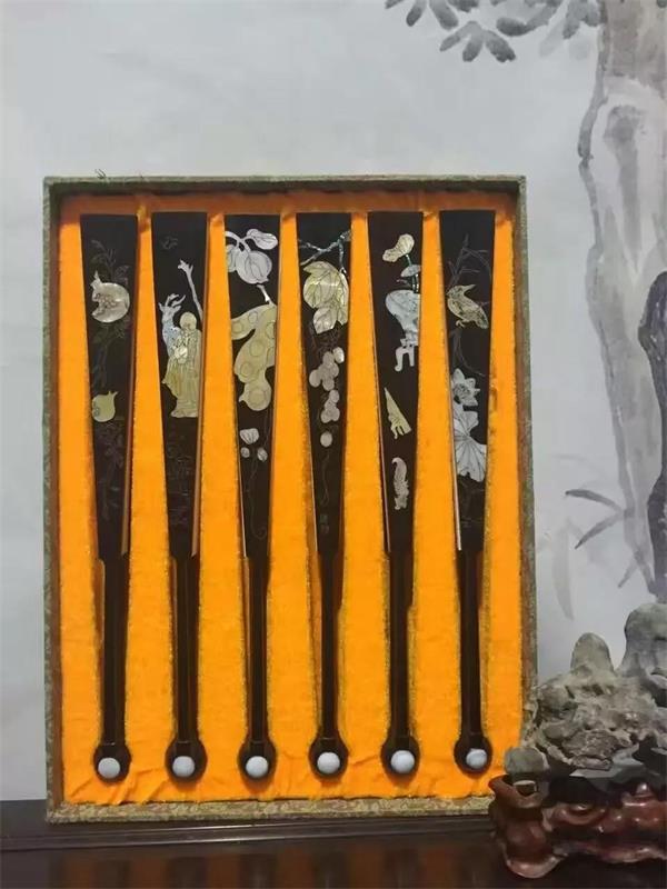 螺鈿妝成翡翠光