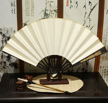 鏤空浮雕紅木折扇