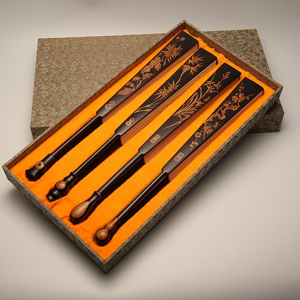 紫光檀嵌黃檀折扇梅蘭竹菊