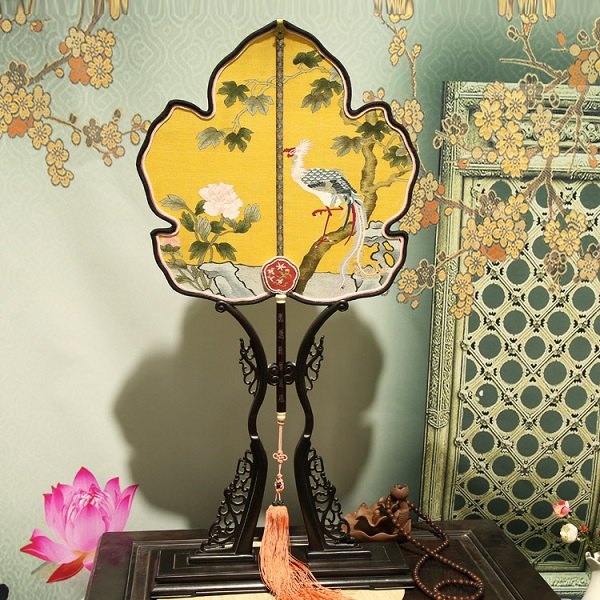 楓葉形緙絲團扇鳳梧牡丹